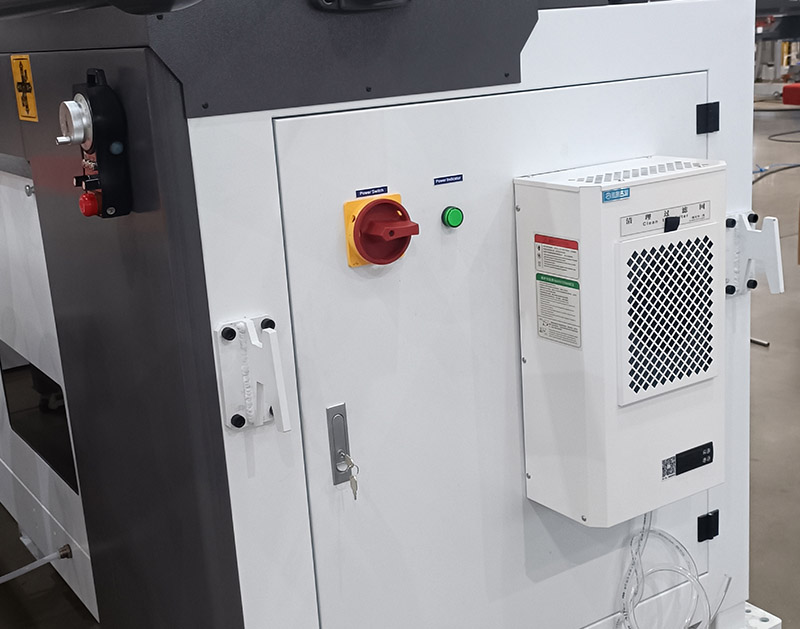 恒溫常量數(shù)控發(fā)泡密封涂膠機